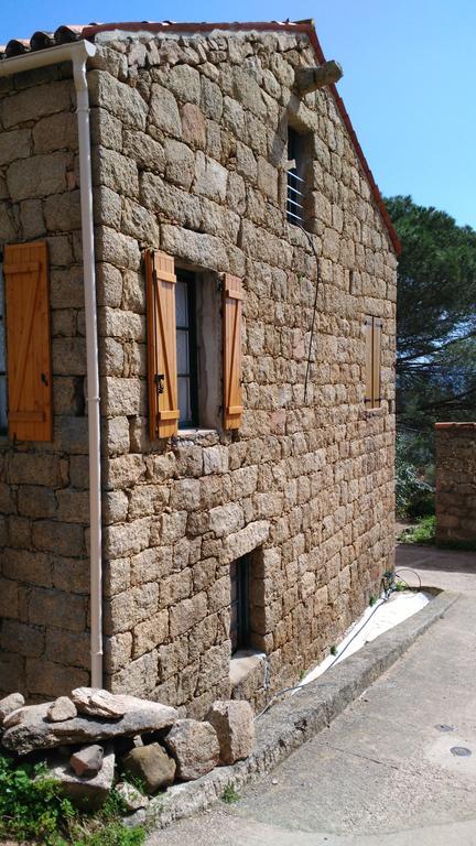 L'Orca Di San Gavinu Hotell Figari  Exteriör bild