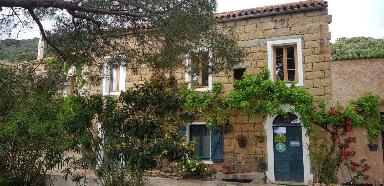 L'Orca Di San Gavinu Hotell Figari  Exteriör bild